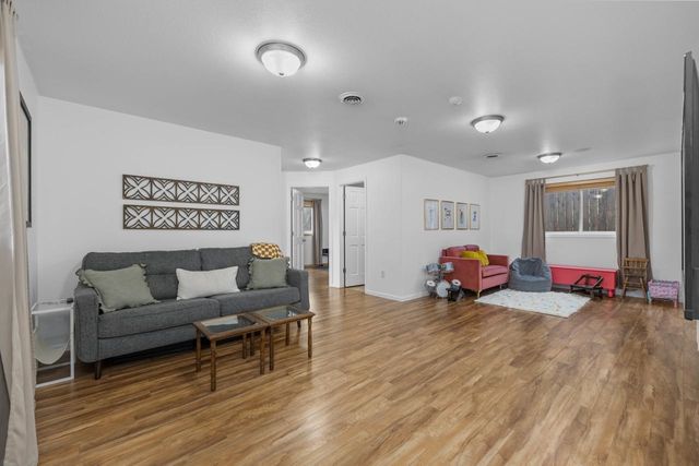 1624 1st St SE, Minot, ND 58701