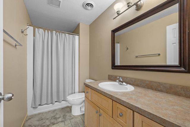 1624 1st St SE, Minot, ND 58701