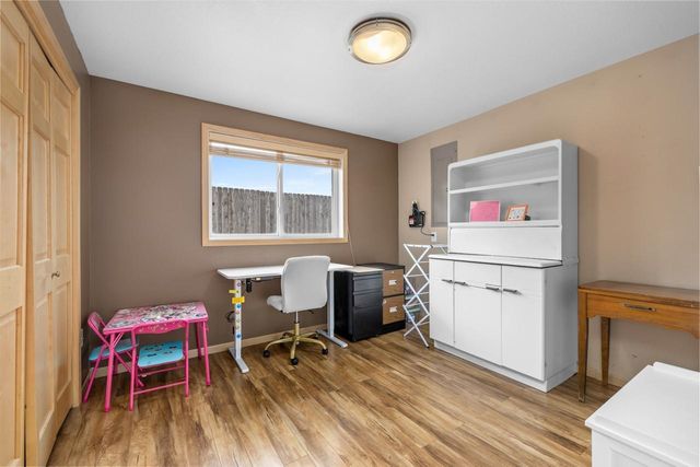 1624 1st St SE, Minot, ND 58701