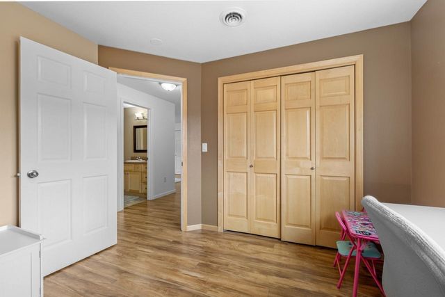 1624 1st St SE, Minot, ND 58701