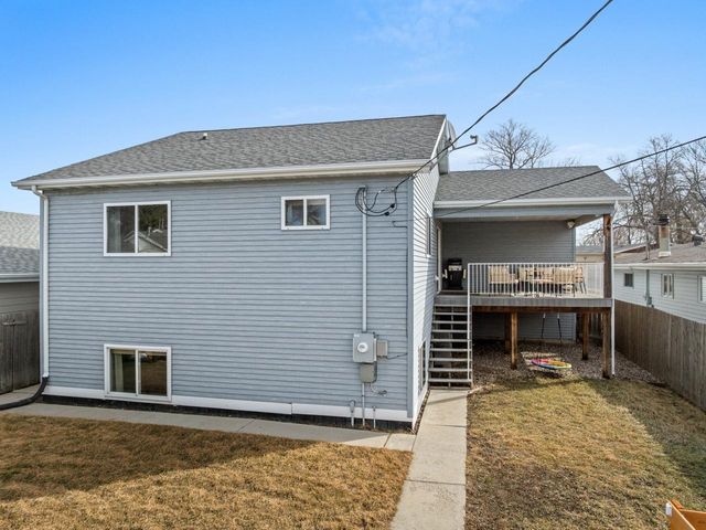 1624 1st St SE, Minot, ND 58701
