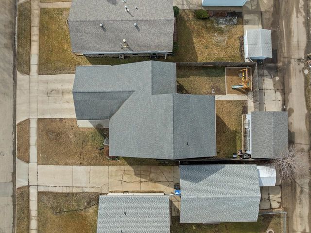 1624 1st St SE, Minot, ND 58701