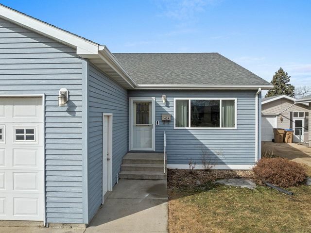 1624 1st St SE, Minot, ND 58701
