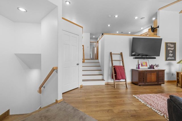 1624 1st St SE, Minot, ND 58701