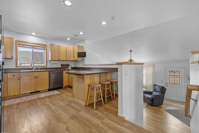 1624 1st St SE, Minot, ND 58701