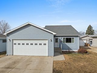 1624 1st St SE, Minot, ND 58701