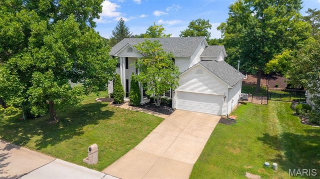 876 Emerald Place Drive, St Charles, MO 63304
