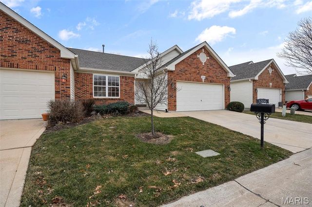 3206 Woodridge Center Parkway, Oakville, MO 63129