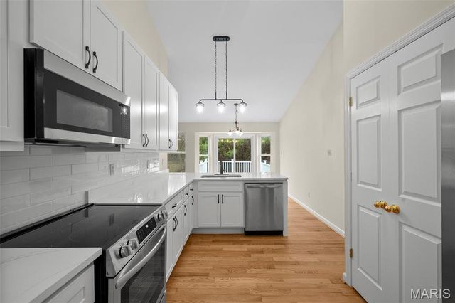 3206 Woodridge Center Parkway, Oakville, MO 63129