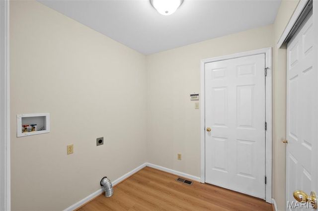 3206 Woodridge Center Parkway, Oakville, MO 63129