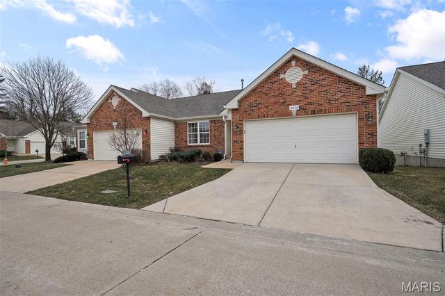 3206 Woodridge Center Parkway, Oakville, MO 63129