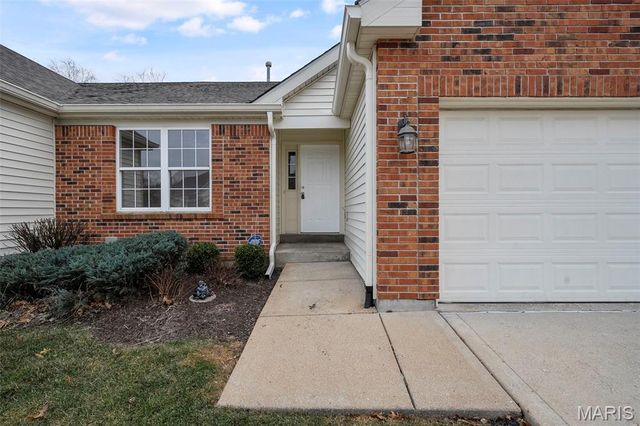 3206 Woodridge Center Parkway, Oakville, MO 63129