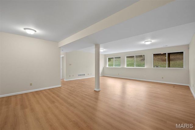 3206 Woodridge Center Parkway, Oakville, MO 63129