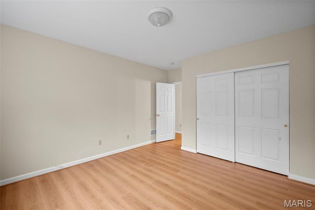 3206 Woodridge Center Parkway, Oakville, MO 63129