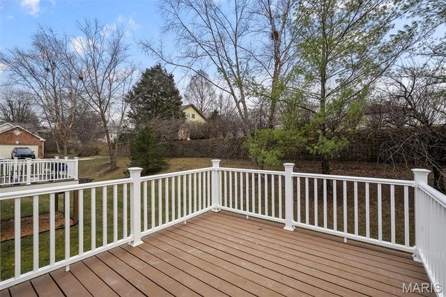 3206 Woodridge Center Parkway, Oakville, MO 63129