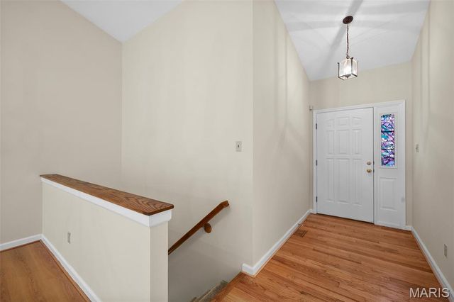 3206 Woodridge Center Parkway, Oakville, MO 63129