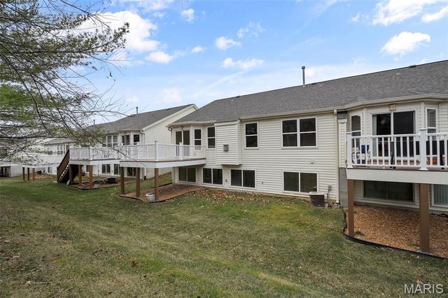 3206 Woodridge Center Parkway, Oakville, MO 63129