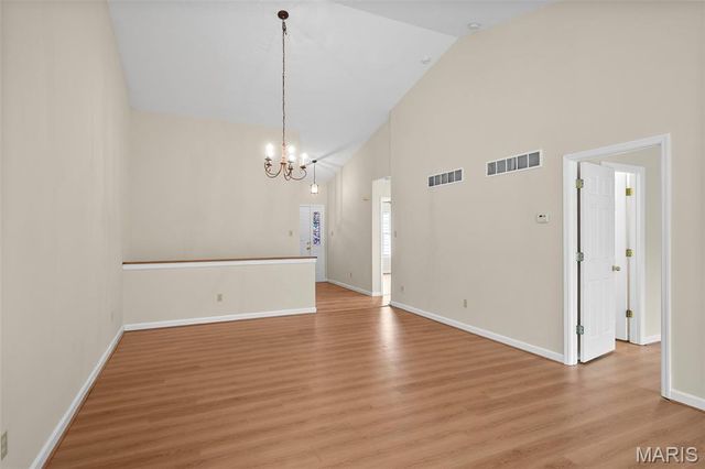 3206 Woodridge Center Parkway, Oakville, MO 63129