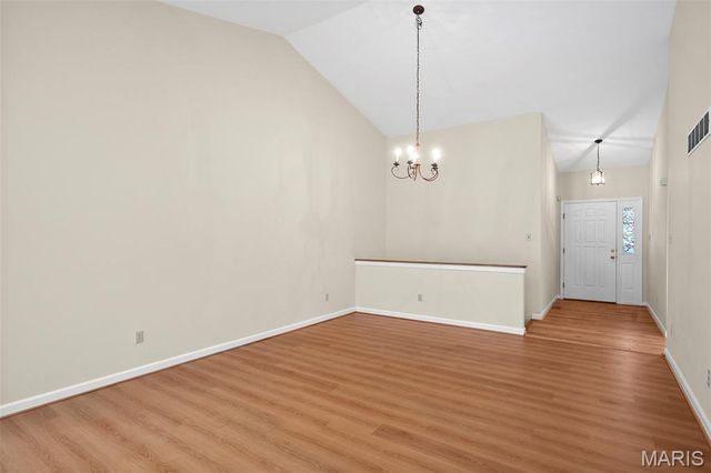 3206 Woodridge Center Parkway, Oakville, MO 63129