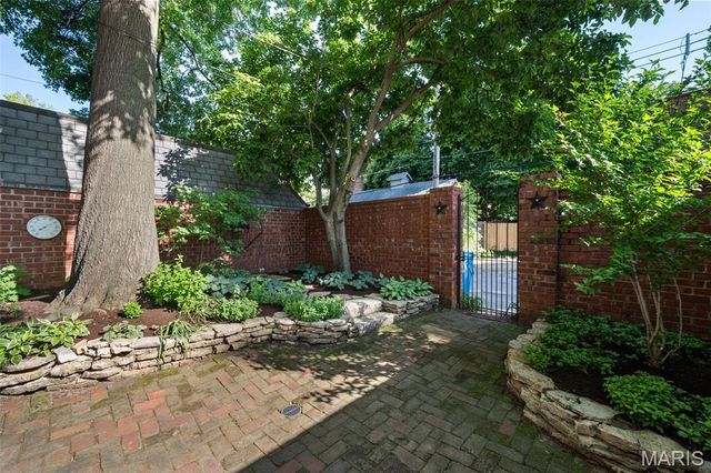 1816 Hickory Street, St Louis, MO 63104
