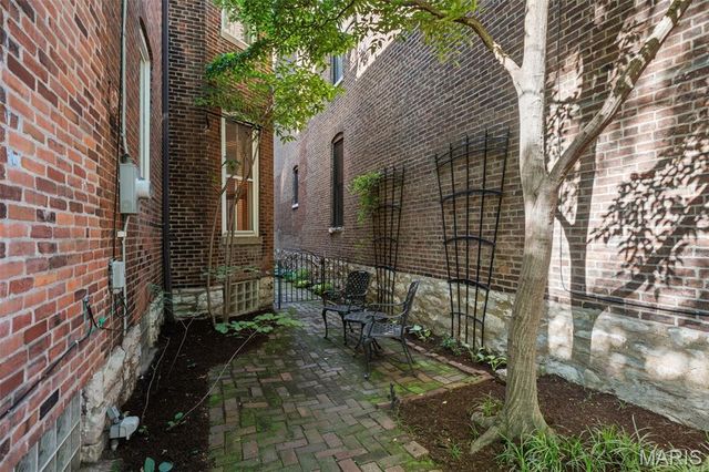 1816 Hickory Street, St Louis, MO 63104