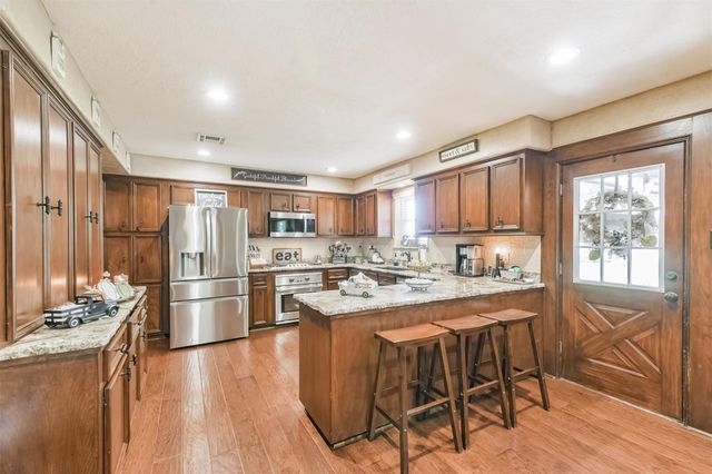 307 W Hufsmith Road, Tomball, TX 77375