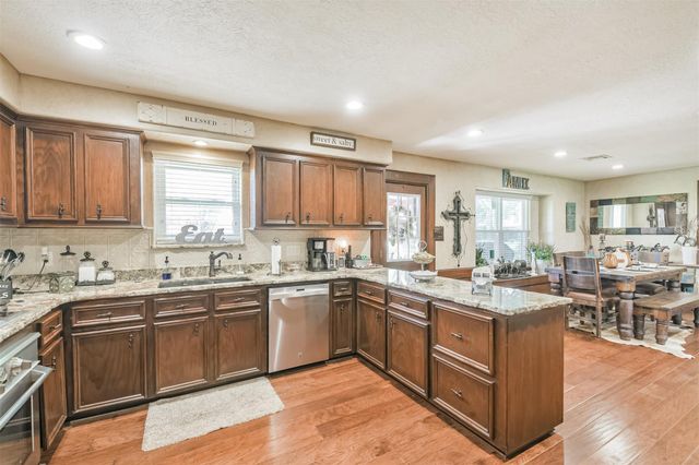 307 W Hufsmith Road, Tomball, TX 77375