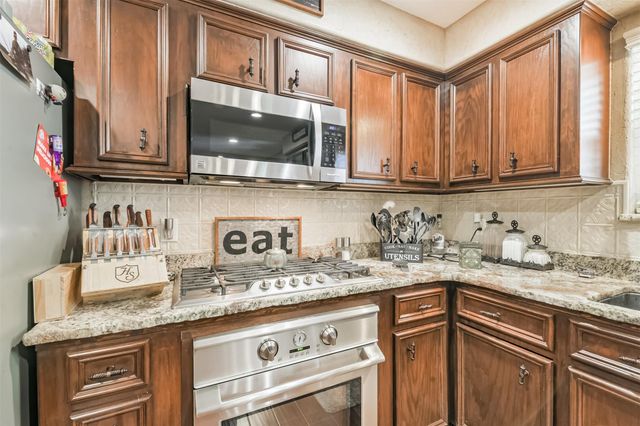 307 W Hufsmith Road, Tomball, TX 77375