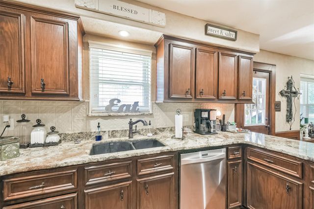 307 W Hufsmith Road, Tomball, TX 77375