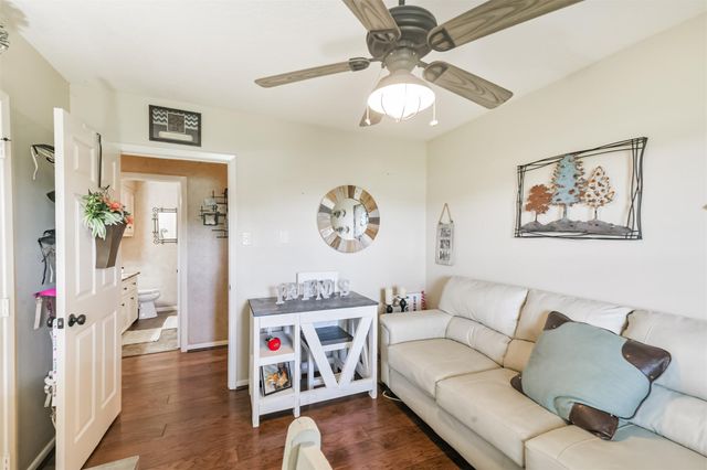 307 W Hufsmith Road, Tomball, TX 77375