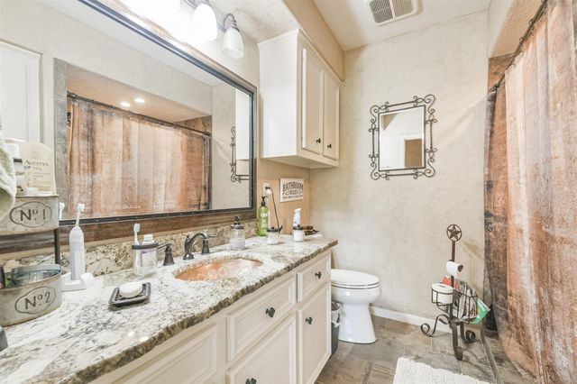 307 W Hufsmith Road, Tomball, TX 77375