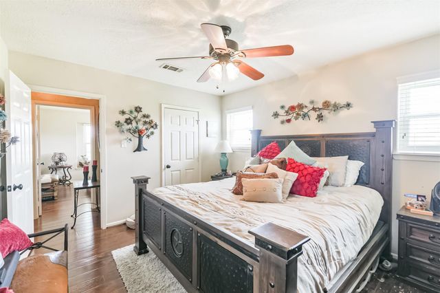 307 W Hufsmith Road, Tomball, TX 77375