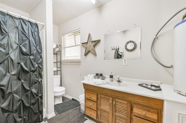 307 W Hufsmith Road, Tomball, TX 77375