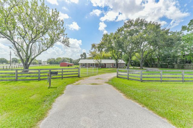 307 W Hufsmith Road, Tomball, TX 77375