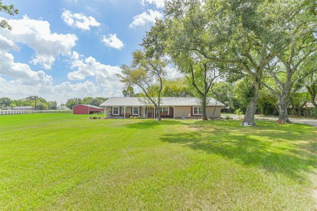 307 W Hufsmith Road, Tomball, TX 77375