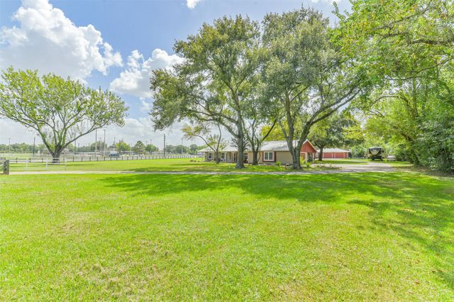 307 W Hufsmith Road, Tomball, TX 77375