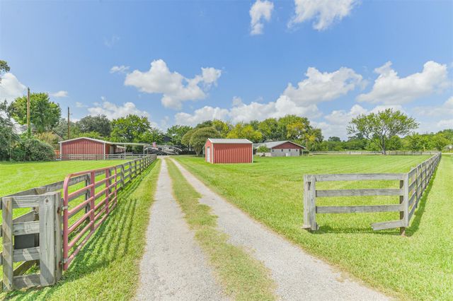 307 W Hufsmith Road, Tomball, TX 77375