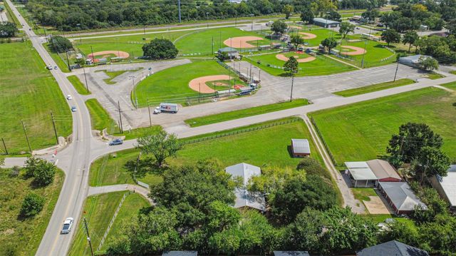 307 W Hufsmith Road, Tomball, TX 77375