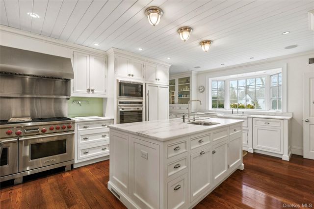 25 Stratford Road, Harrison, NY 10528