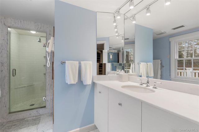 25 Stratford Road, Harrison, NY 10528