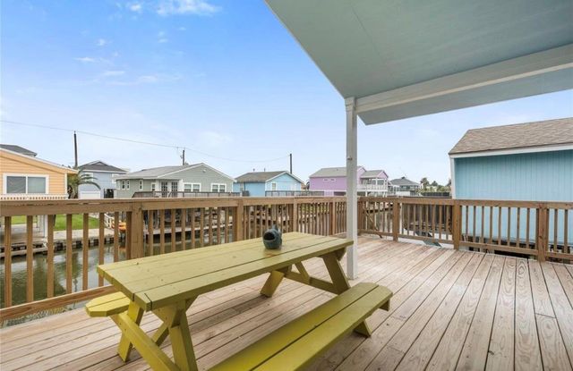 16710 Montego Way, Jamaica Beach, TX 77554