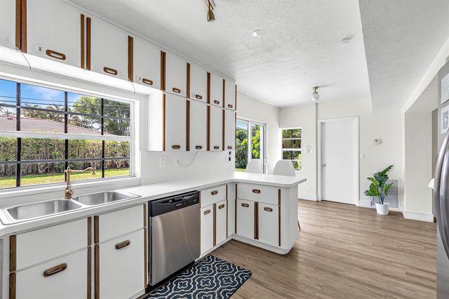 3830 NE 22nd Terrace, Lighthouse Point, FL 33064