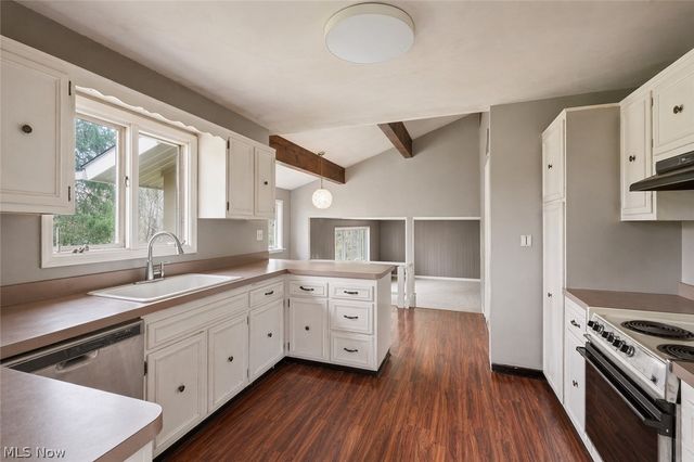 6055 Deepwood Drive, Chagrin Falls, OH 44022