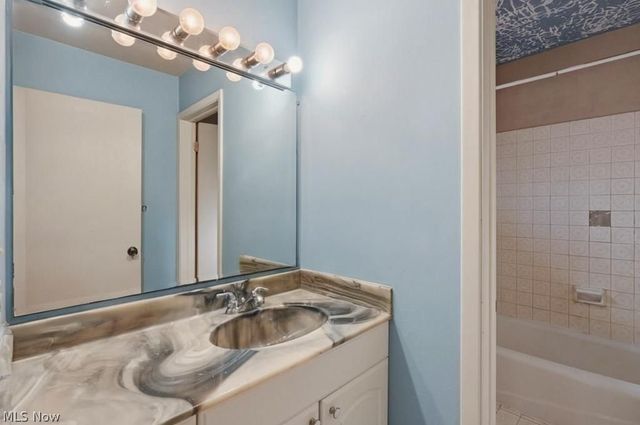 6055 Deepwood Drive, Chagrin Falls, OH 44022