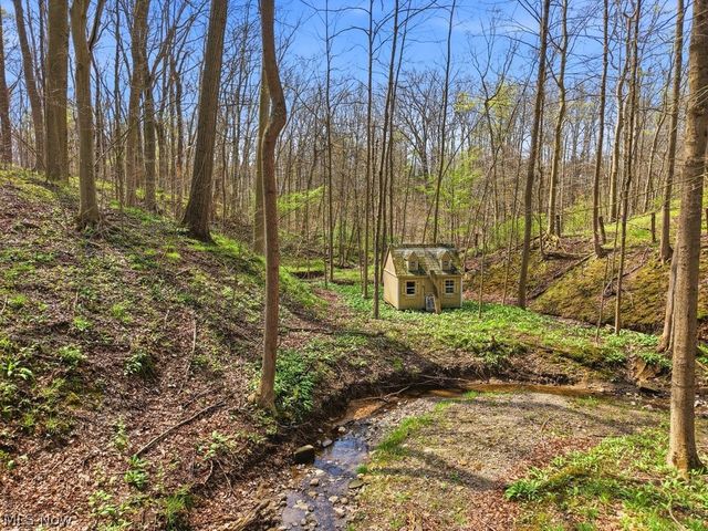 6055 Deepwood Drive, Chagrin Falls, OH 44022