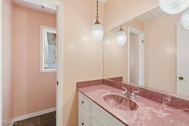 6055 Deepwood Drive, Chagrin Falls, OH 44022
