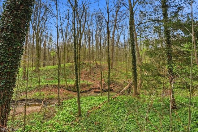 6055 Deepwood Drive, Chagrin Falls, OH 44022