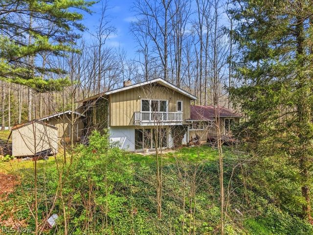 6055 Deepwood Drive, Chagrin Falls, OH 44022