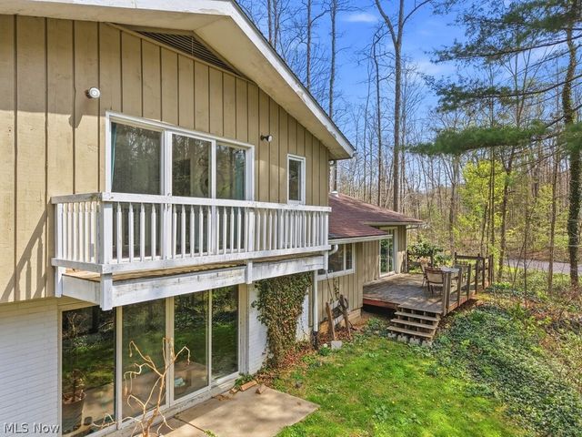 6055 Deepwood Drive, Chagrin Falls, OH 44022