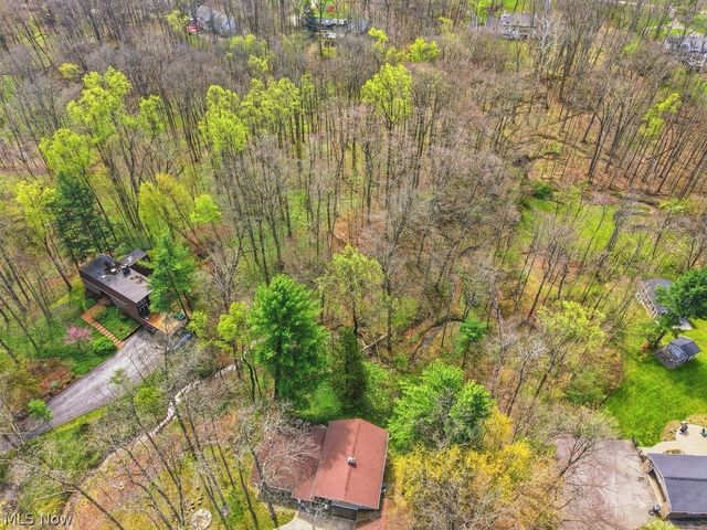 6055 Deepwood Drive, Chagrin Falls, OH 44022